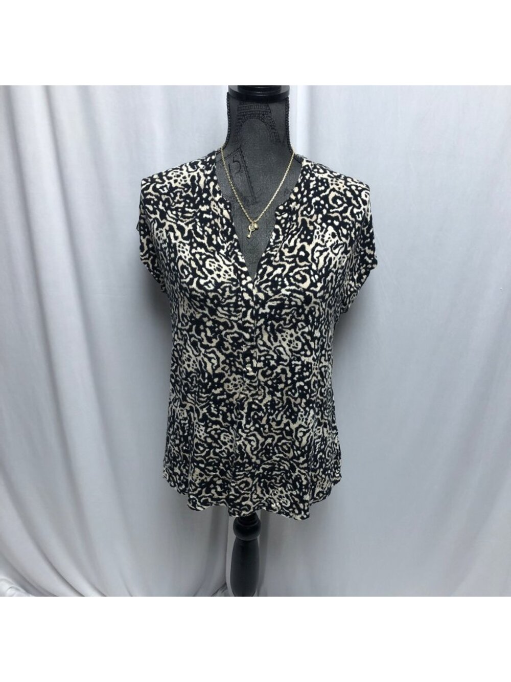 Dana Buchman Top Womens Size Medium Black Light Tan Stretchy Soft Blouse